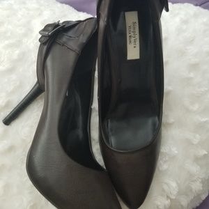 Women's size 7.5 brown leather vera wang heels